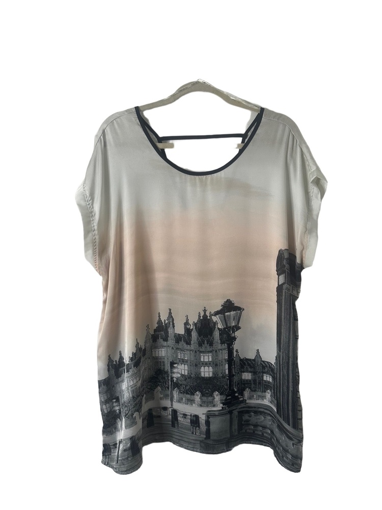 Forever 21 Top Womens Size 2X Beige Black Tunic Short Sleeve Cityscape Blouse - Picture 8 of 9